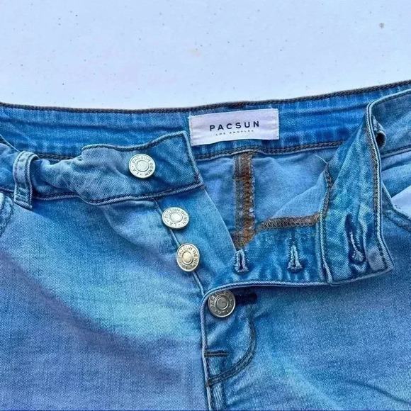 PACSUN DISTRESSED BUTTON FLY DENIM SHORTS•SIZE 30•PRE-OWNED GREAT CONDITION• - Picture 3 of 7